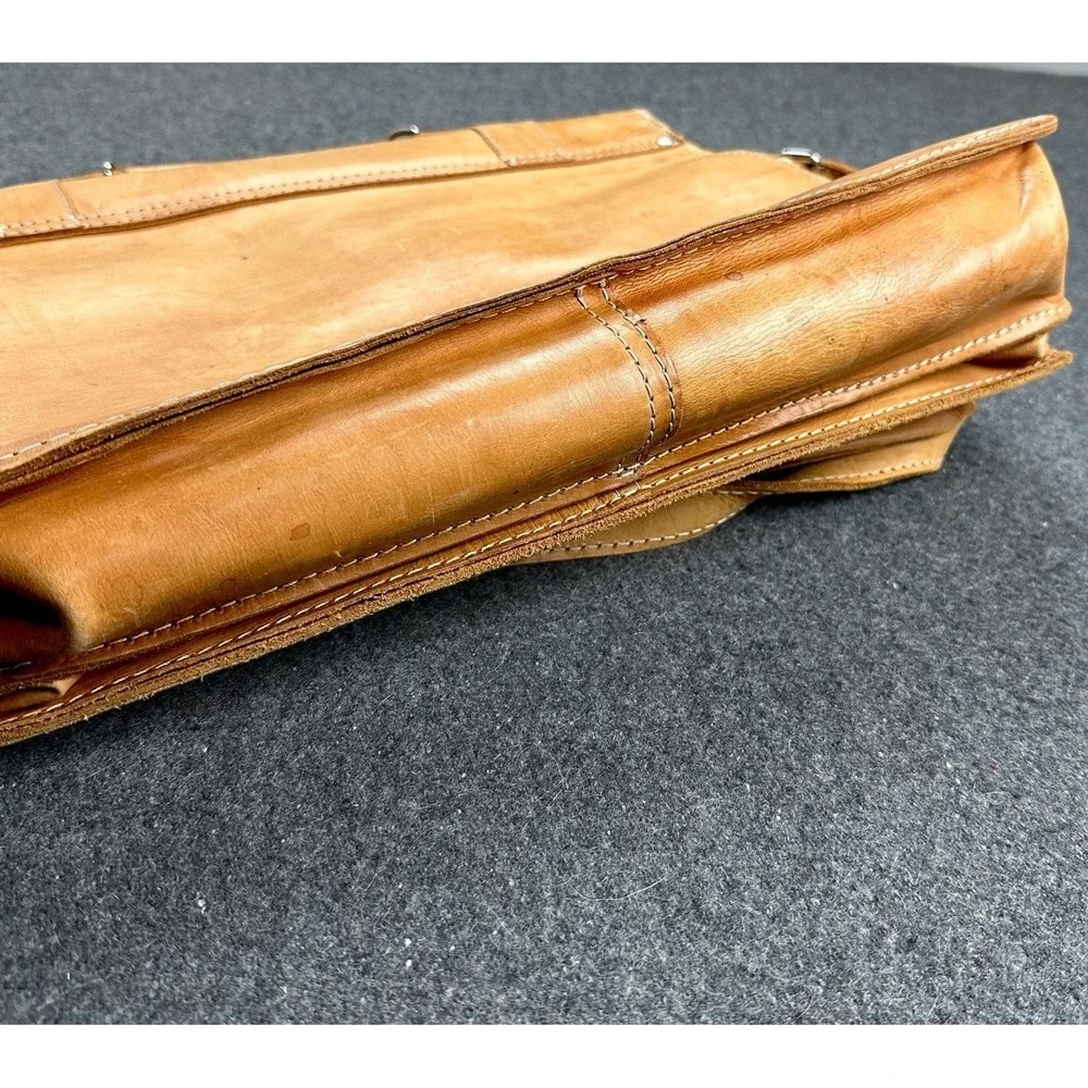 Vintage M.R. Canoa Industria Argentina Cowhide‎ Leather Messenger Bag Satchel